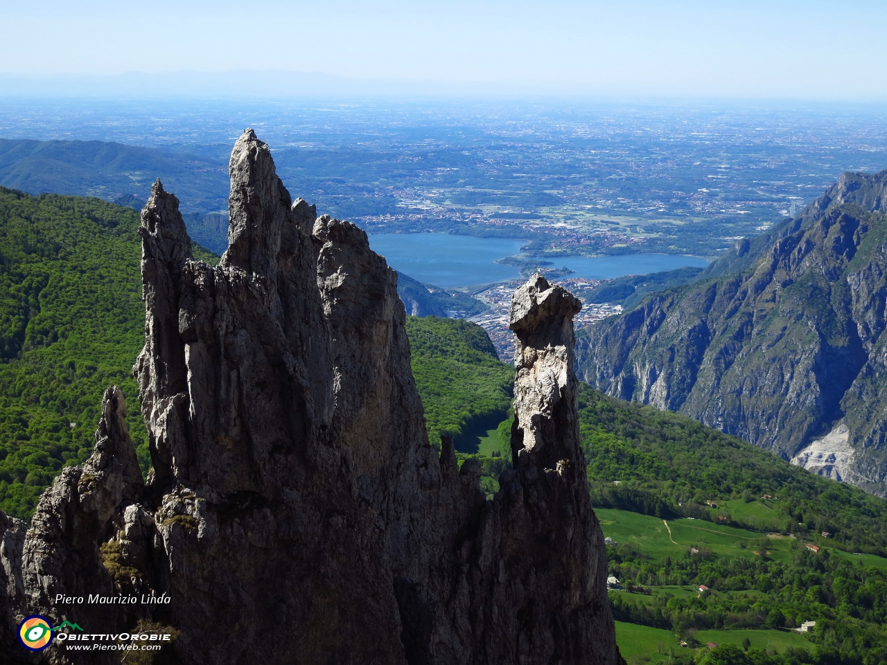 14 Tutte le torri della 'Gengiva' dal Canalone di Val Tesa (Angelina).JPG